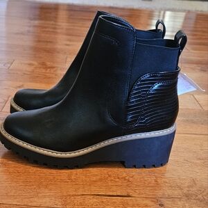 Dolce Vita Chelsea Boots Size 6.5